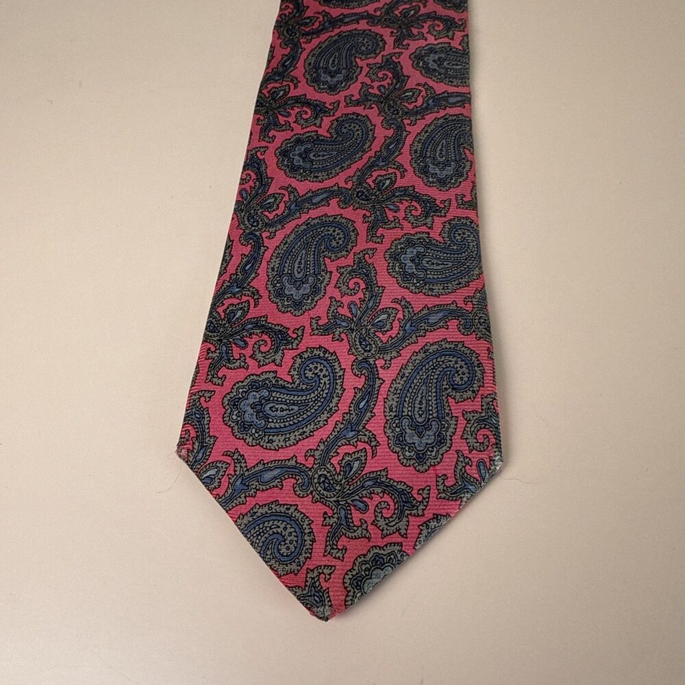 Vintage 1960-70 Derek Rayne Ltd Handmade Silk Pink/Grey Paisley Necktie USA Made
